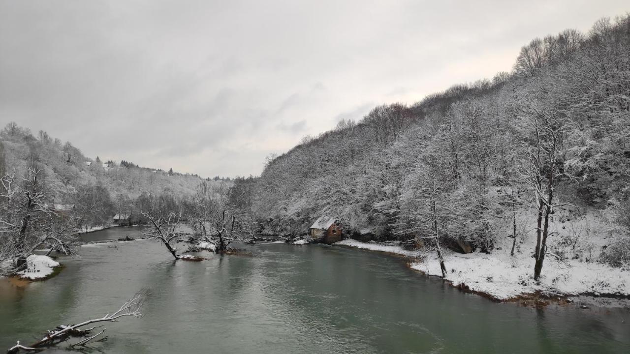 Smaragd River Near Rastoke & Plitvice Lakes 斯诺基 外观 照片