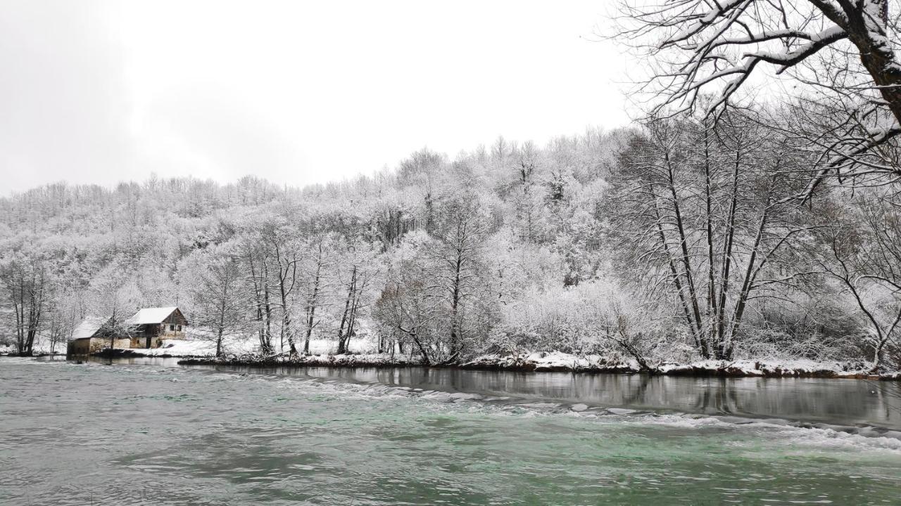 Smaragd River Near Rastoke & Plitvice Lakes 斯诺基 外观 照片