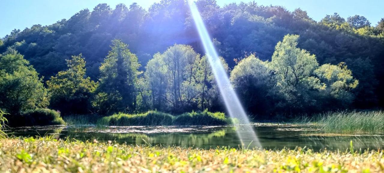 Smaragd River Near Rastoke & Plitvice Lakes 斯诺基 外观 照片